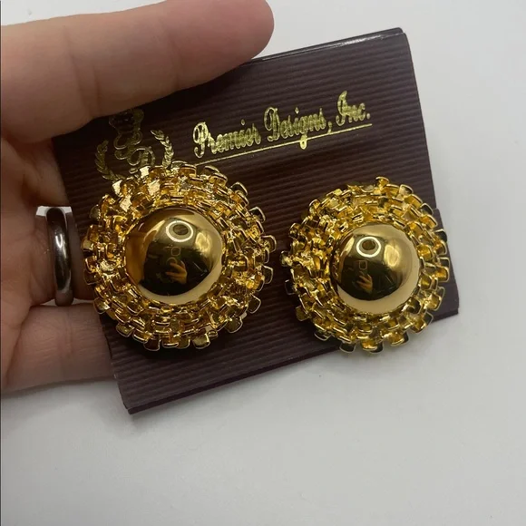 NWT PREMIER DESIGNS Vintage Gold Clip On Earrings - Picture 2 of 3